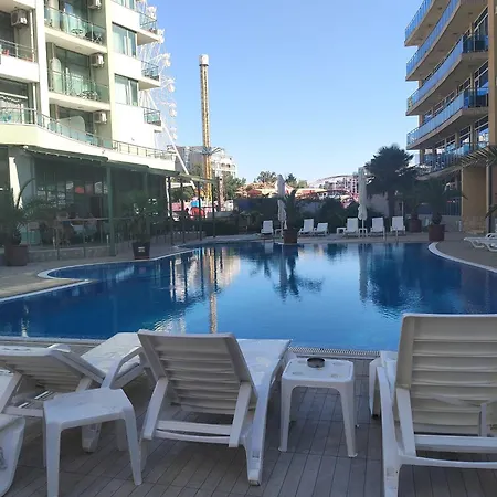 2 Gallery With Poolview Apartment *